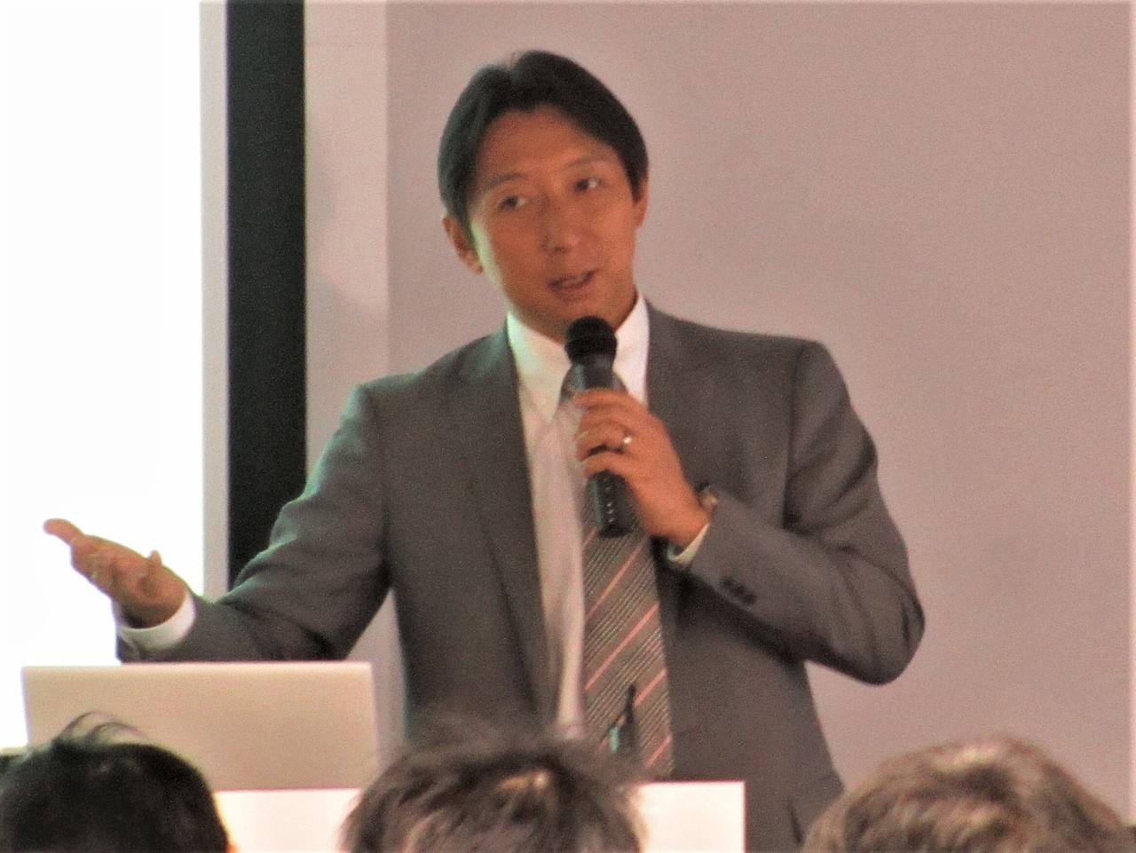 アクセプト代表赤嶺哲也